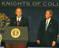 Carl A. Anderson insieme al Presidente George W. Bush